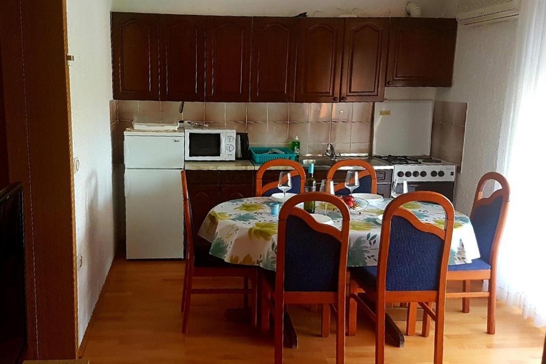 Apartments For Families With Children Lopar, Rab - 10402 Exterior photo